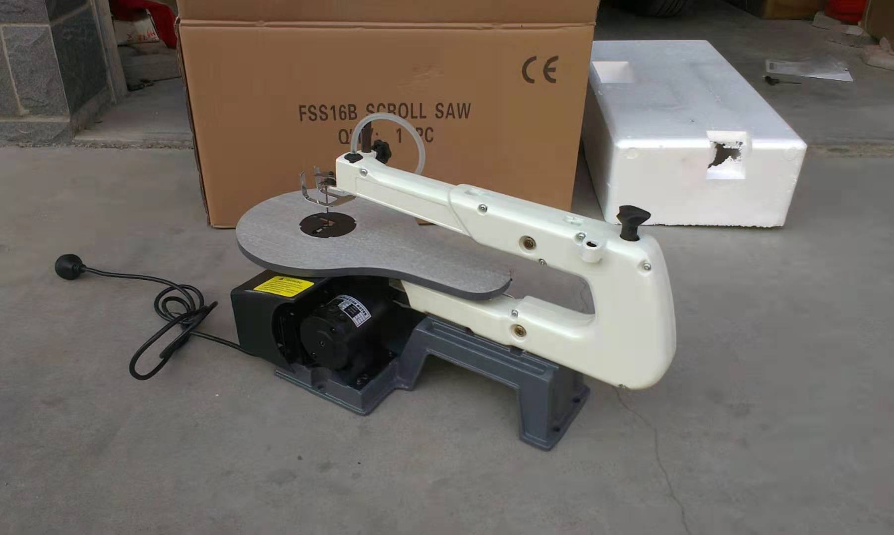 Wood Cutting Industrial Deskto - огляд і ціна Woodworking Electric Saw